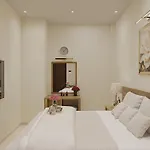 Kiwwihsy Hostel